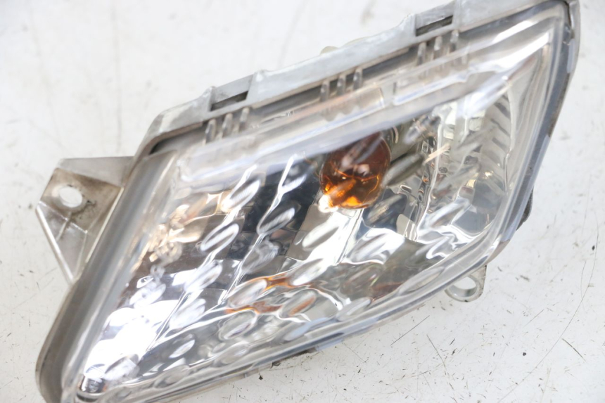 photo de RIGHT FRONT TURN SIGNAL YAMAHA XMAX X-MAX 125 (2006 - 2009) - Component detail