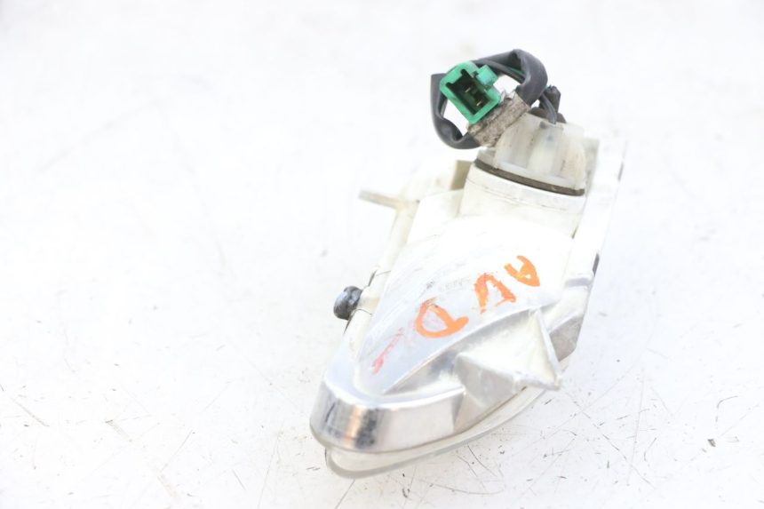 photo de RIGHT FRONT TURN SIGNAL YAMAHA XMAX X-MAX 125 (2006 - 2009) - Zoom on usage condition