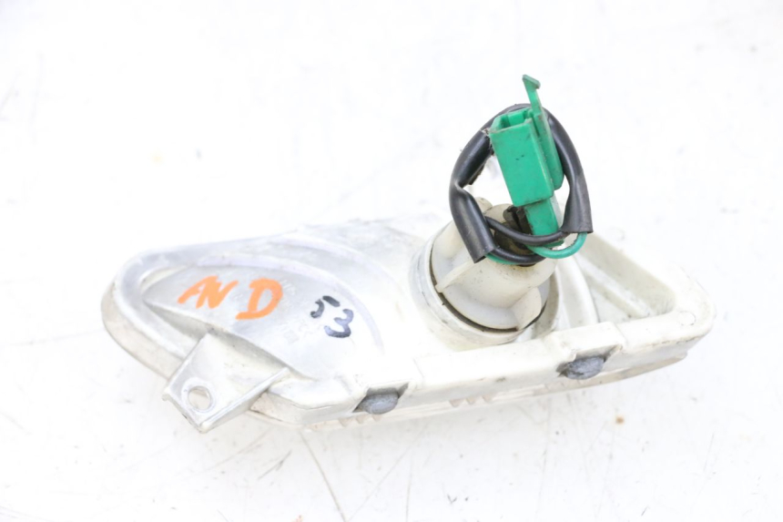 photo de RIGHT FRONT TURN SIGNAL YAMAHA XMAX X-MAX 125 (2006 - 2009) - Alternative perspective