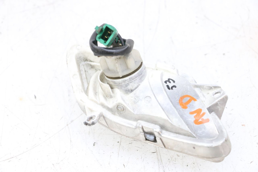 photo de RIGHT FRONT TURN SIGNAL YAMAHA XMAX X-MAX 125 (2006 - 2009) - Technical close-up