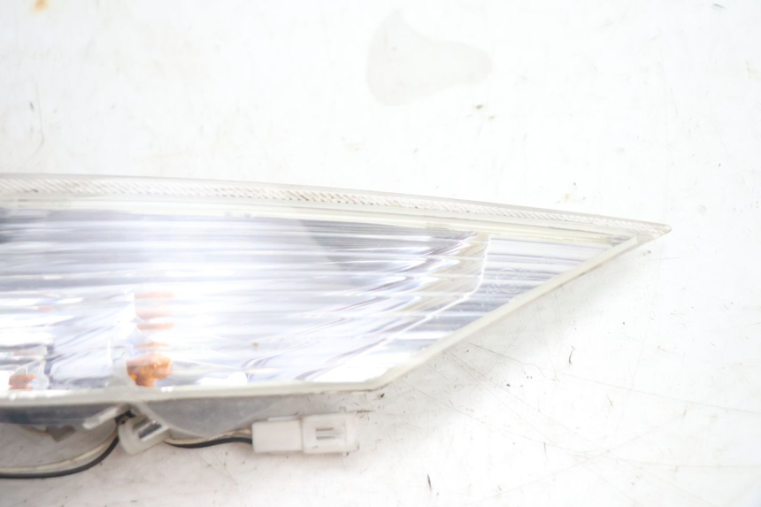 photo de FRONT RIGHT TURN SIGNAL PIAGGIO X8 STREET 125 (2006 - 2007) - Zoom on usage condition
