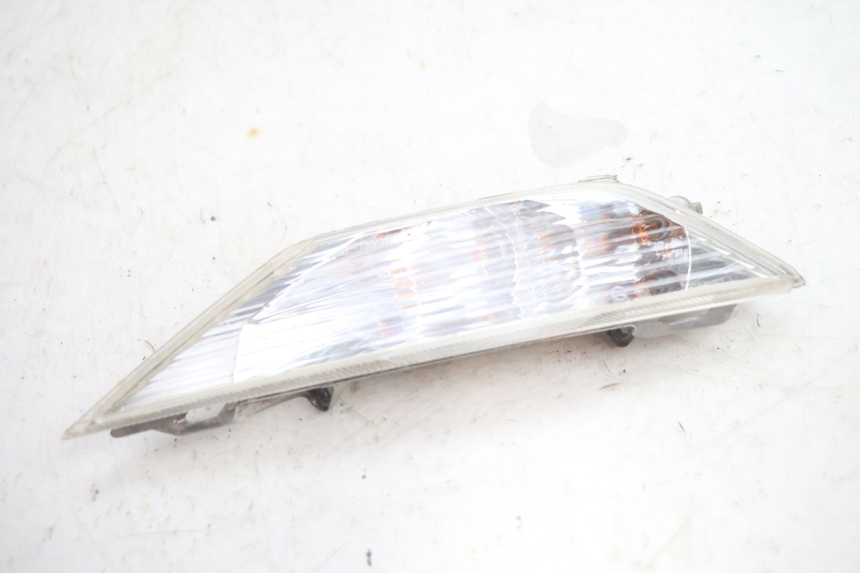 photo de FRONT RIGHT TURN SIGNAL PIAGGIO X8 STREET 125 (2006 - 2007) - Alternative perspective