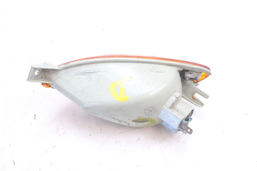 photo de FRONT RIGHT TURN SIGNAL PIAGGIO X9 AMALFI 180 (2000 - 2003) - Zoom on usage condition