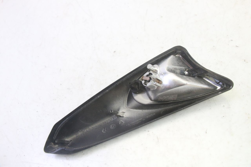 photo de RIGHT FRONT TURN SIGNAL PIAGGIO XEVO - X EVO 125 (2007 - 2017) - Technical close-up