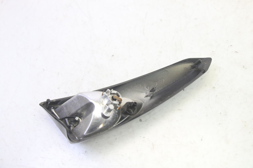photo de RIGHT FRONT TURN SIGNAL PIAGGIO XEVO - X EVO 125 (2007 - 2017) - Product overview