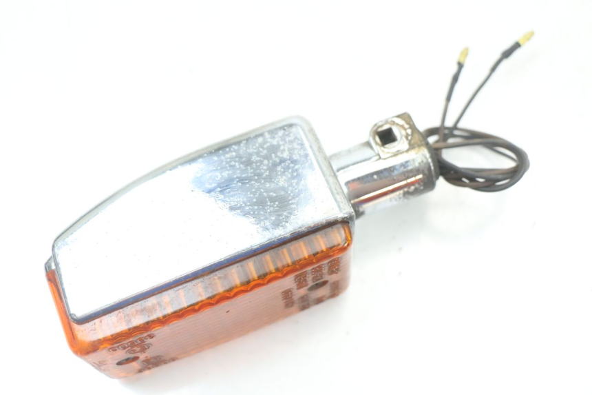 photo de FRONT RIGHT TURN SIGNAL YAMAHA XJ F 900 (1983 - 1994) - Zoom on usage condition