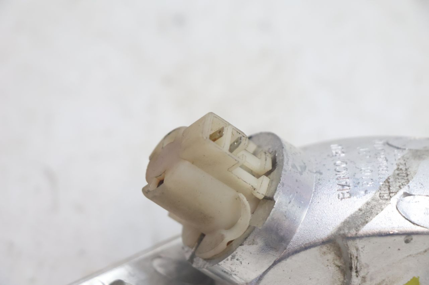 photo de FRONT RIGHT TURN SIGNAL PIAGGIO ZIP IGET 4T 50 (2021 - 2023) - Fixing points details