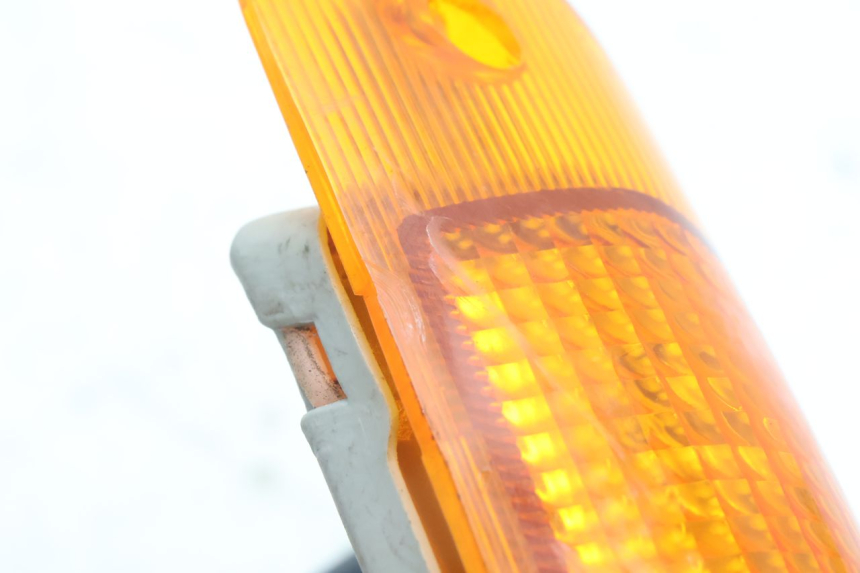 photo de FRONT RIGHT TURN SIGNAL KAWASAKI ZZR 600 (1995 - 2004) - Alternative perspective