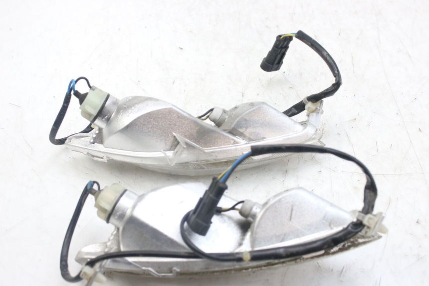 photo de FRONT TURN SIGNAL PIAGGIO FLY 4T 50 (2013 - 2017) - Component detail