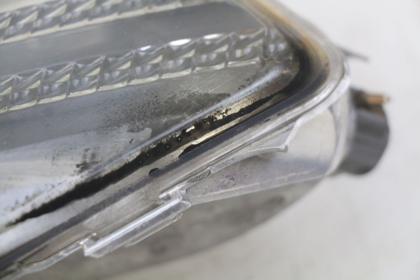 photo de LEFT FRONT TURN SIGNAL APRILIA ATLANTIC 500 (2002 - 2003) - Zoom on usage condition