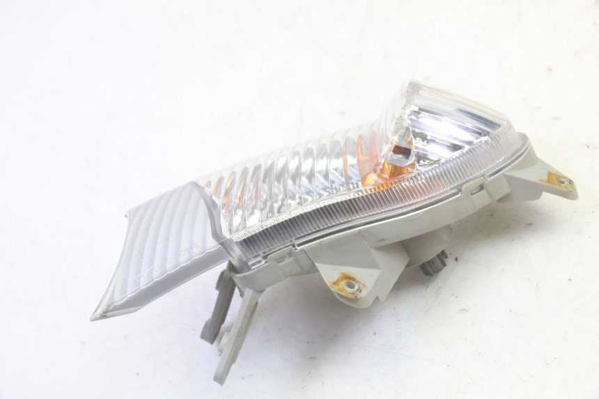 photo de LEFT FRONT TURN SIGNAL SUZUKI BURGMAN 125 (2007 - 2014) - Technical close-up
