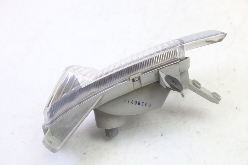 photo de LEFT FRONT TURN SIGNAL SUZUKI BURGMAN 125 (2007 - 2014) - Fixing points details