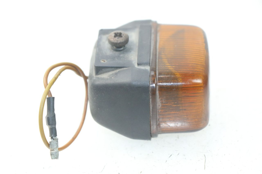 photo de FRONT LEFT TURN SIGNAL  YAMAHA BW'S 50 (1999 - 2003) - Alternative perspective