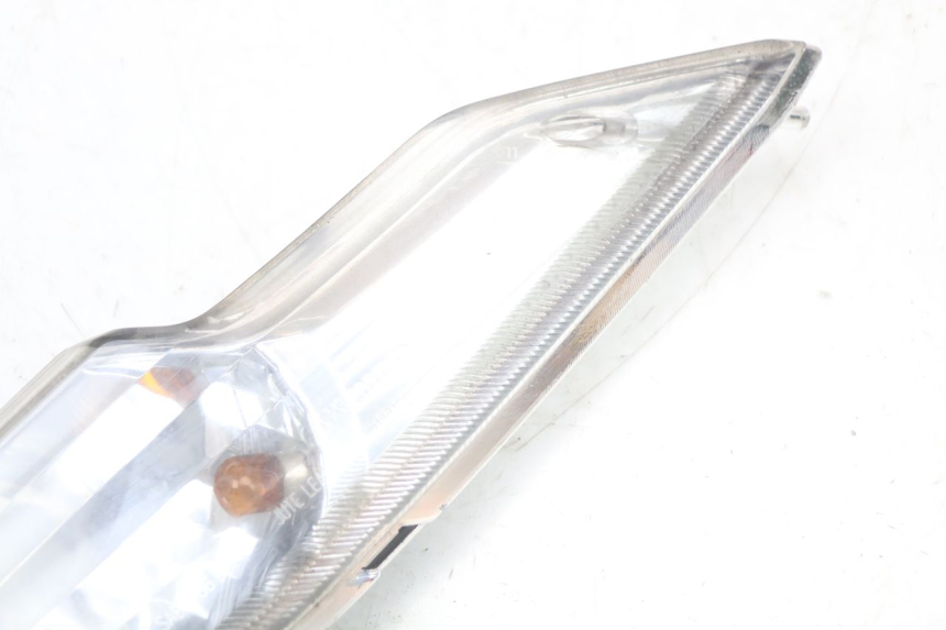 photo de LEFT FRONT TURN SIGNAL KYMCO DINK 4T 50 (2007 - 2018) - Technical close-up