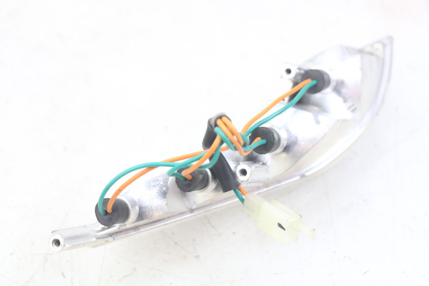 photo de LEFT FRONT TURN SIGNAL PEUGEOT E-VIVACITY 1 (2012 - 2018) - Zoom on usage condition