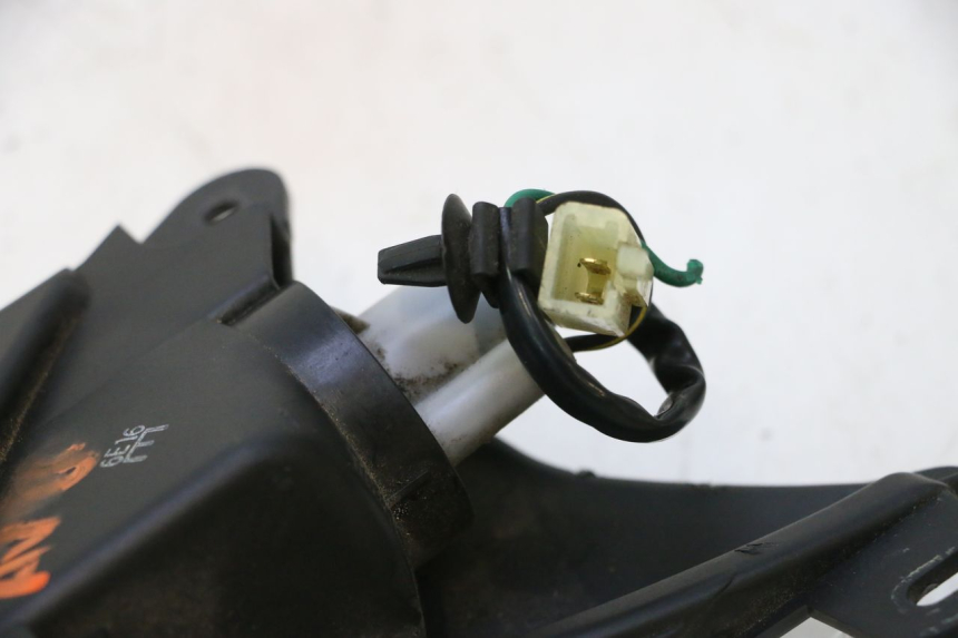 photo de FRONT LEFT TURN SIGNAL  KAWASAKI ER-6 ER6 N 650 (2005 - 2009) - Alternative perspective