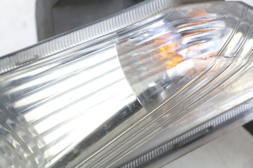 photo de LEFT FRONT TURN SIGNAL HONDA FJS SILVERWING SILVER WING 400 (2009 - 2016) - Alternative perspective