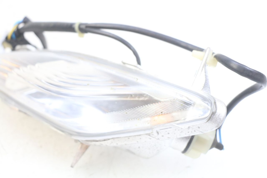 photo de LEFT FRONT TURN SIGNAL PIAGGIO FLY 4T 50 (2013 - 2017) - Zoom on usage condition