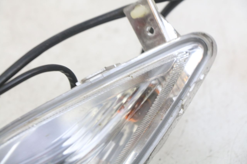 photo de LEFT FRONT TURN SIGNAL PIAGGIO FLY 4T 50 (2013 - 2017) - Surface and material condition
