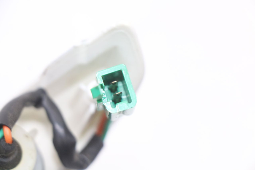 photo de FRONT LEFT TURN SIGNAL  PEUGEOT GEOPOLIS RS 125 (2007 - 2009) - Fixing points details