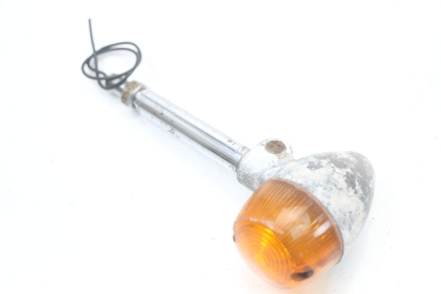photo de FRONT LEFT TURN SIGNAL  SUZUKI GN 125 (1997 - 2000) - Alternative perspective