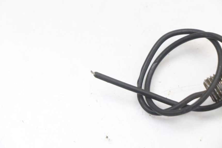 photo de FRONT LEFT TURN SIGNAL  SUZUKI GN 125 (1997 - 2000) - Fixing points details