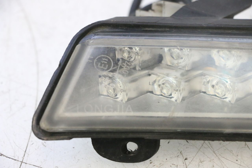 photo de FRONT LEFT TURN SIGNAL NECO GPX LC 2T 50 (2014 - 2018) - Fixing points details
