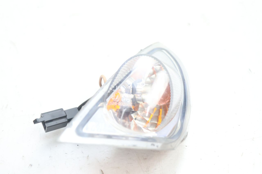 photo de FRONT LEFT TURN SIGNAL  SYM MIO 50 (2005 - 2010) - Zoom on usage condition