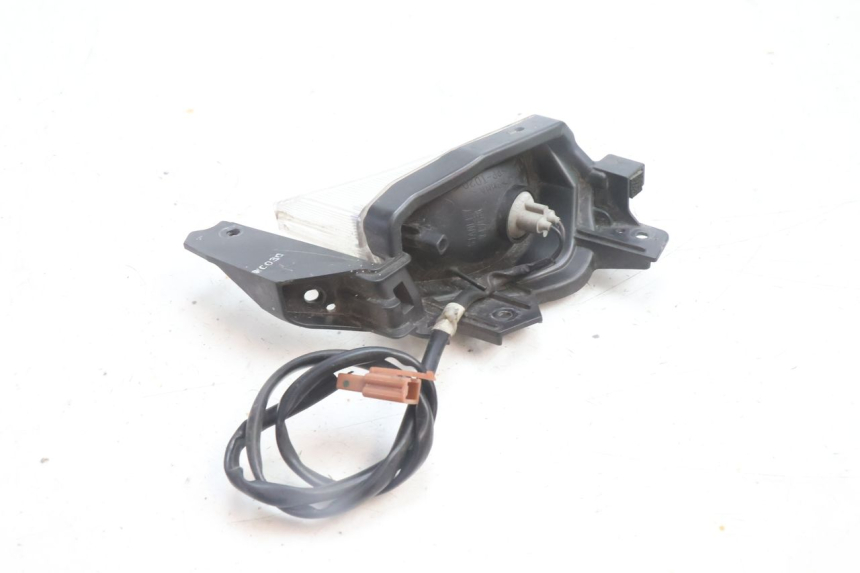 photo de FRONT LEFT TURN SIGNAL YAMAHA N-MAX NMAX 125 (2021 - 2024) - Alternative perspective