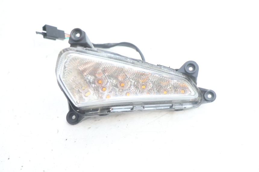 photo de FRONT LEFT TURN SIGNAL KYMCO LIKE 4T 50 (2019 - 2025) - Zoom on usage condition