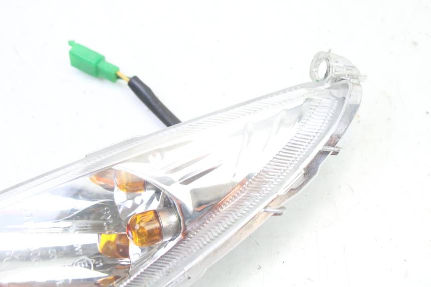 photo de FRONT LEFT TURN SIGNAL SYM ORBIT 2 4T 50 (2008 - 2017) - Zoom on usage condition