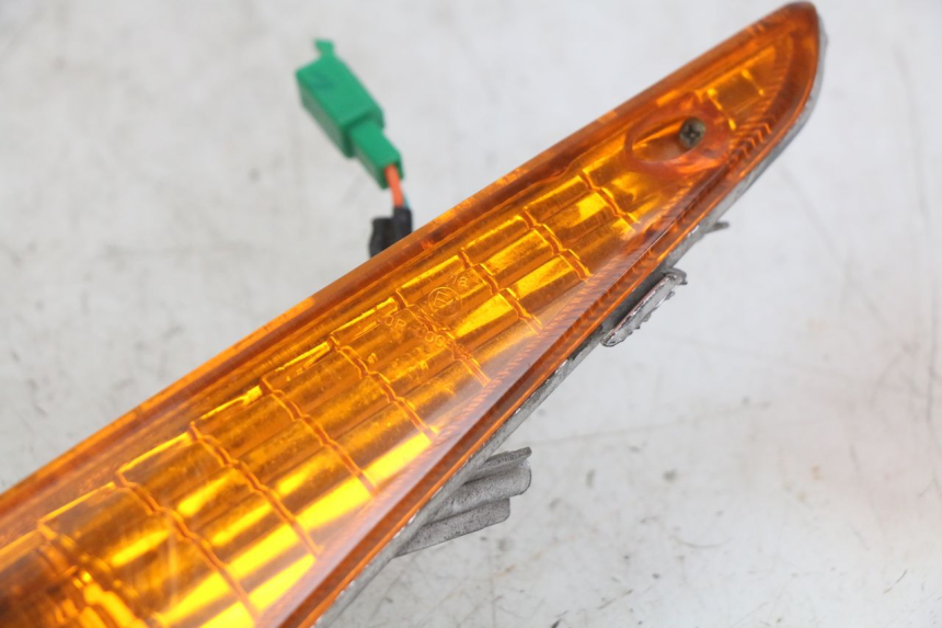photo de LEFT FRONT TURN SIGNAL HONDA SCV LEAD 100 (2003 - 2007) - Component detail
