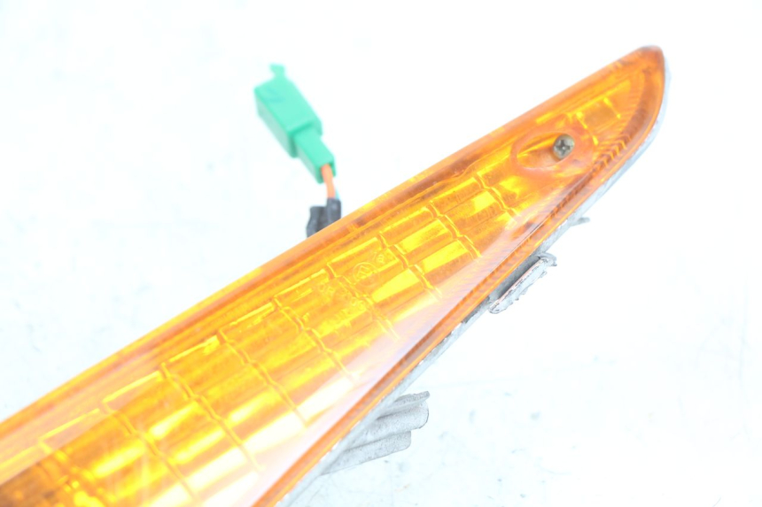 photo de LEFT FRONT TURN SIGNAL HONDA SCV LEAD 100 (2003 - 2007) - Alternative perspective