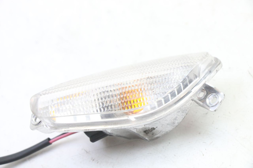 photo de FRONT LEFT TURN SIGNAL  APRILIA SR 2T 50 (2018 - 2022) - Alternative perspective