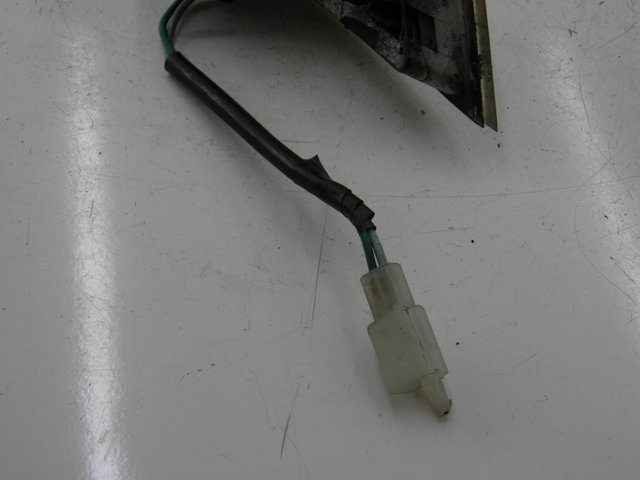 photo de FRONT LEFT TURN SIGNAL  SYM MIO 50 (2005 - 2010) - Alternative perspective