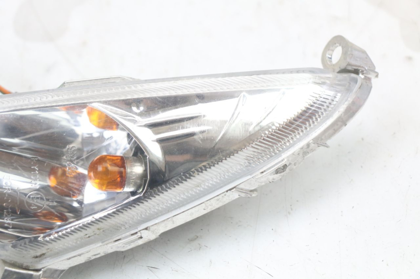photo de FRONT LEFT TURN SIGNAL  SYM ORBIT 2 4T 50 (2018 - 2022) - Zoom on usage condition