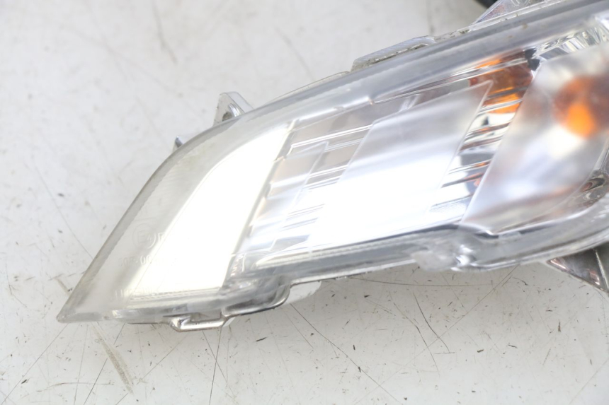 photo de LEFT FRONT TURN SIGNAL PEUGEOT TWEET 4T 50 (2018 - 2022) - Alternative perspective