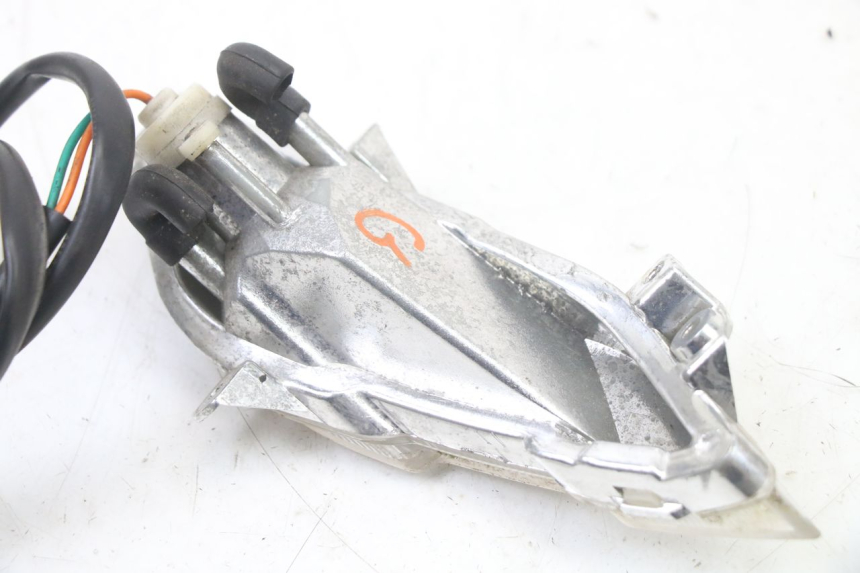 photo de FRONT LEFT TURN SIGNAL PEUGEOT TWEET PRO CARGO 50 (2018 - 2022) - Fixing points details