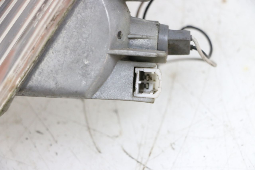 photo de LEFT FRONT TURN SIGNAL PIAGGIO VESPA GTS SUPER IE 125 (2009 - 2016) - Alternative perspective