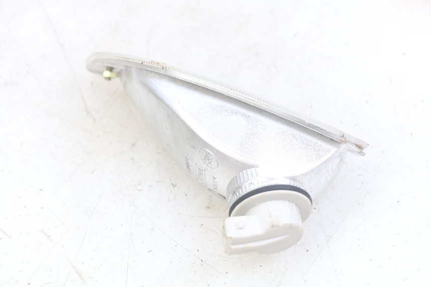 photo de LEFT FRONT TURN SIGNAL PIAGGIO VESPA S 2T 50 (2007 - 2014) - Alternative perspective