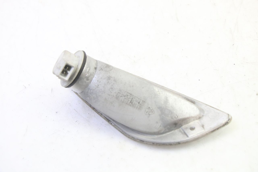 photo de LEFT FRONT TURN SIGNAL PIAGGIO VESPA S 2T 50 (2007 - 2014) - Technical close-up
