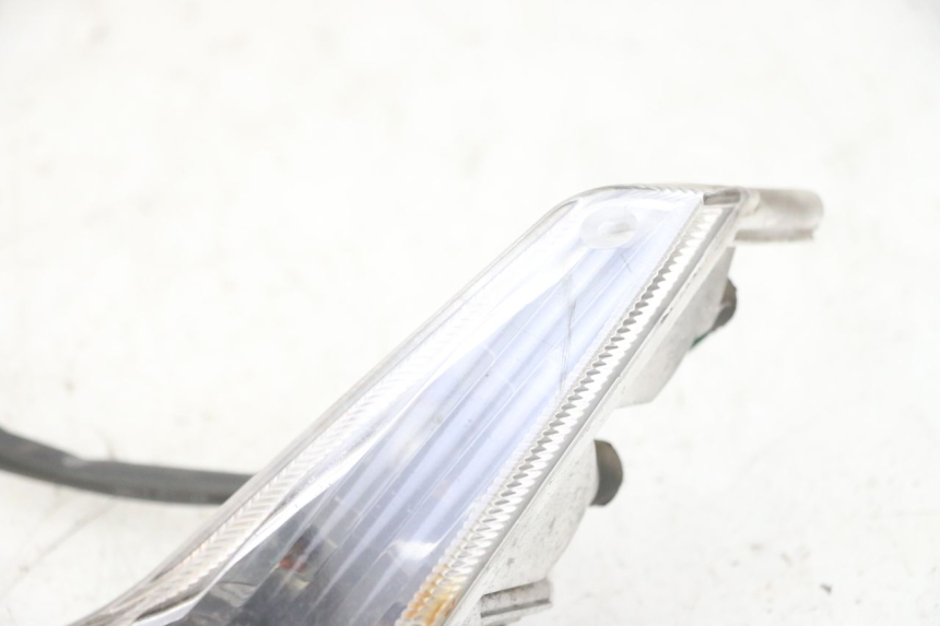 photo de LEFT FRONT TURN SIGNAL PEUGEOT VIVACITY NEW 4T 50 (2008 - 2017) - Fixing points details