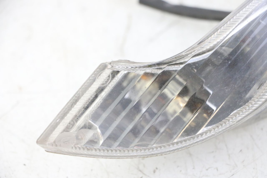 photo de LEFT FRONT TURN SIGNAL PEUGEOT VIVACITY NEW 4T 50 (2008 - 2017) - Surface and material condition