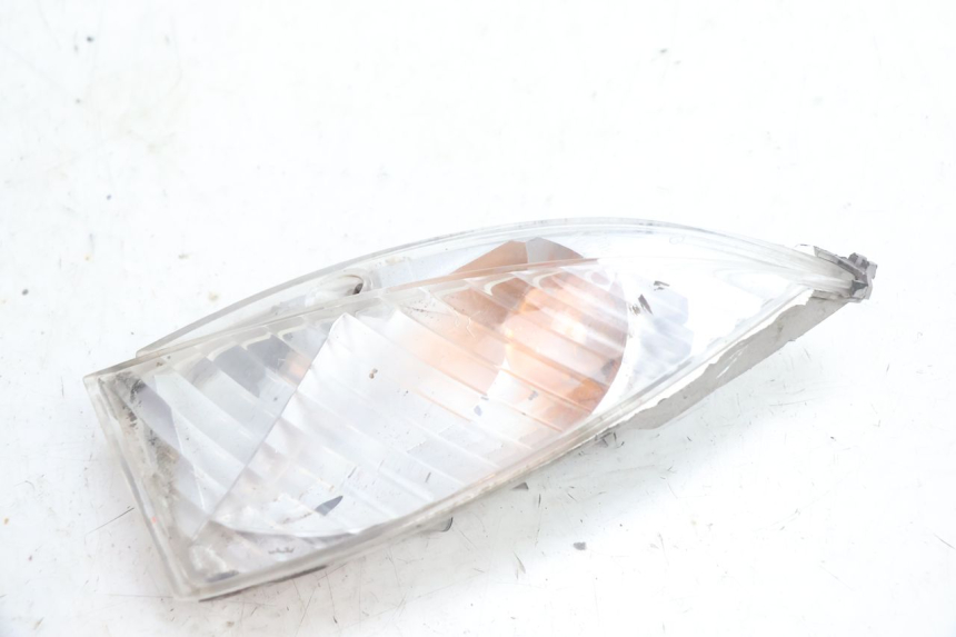 photo de FRONT LEFT TURN SIGNAL PEUGEOT VIVACITY 100 (1999 - 2008) - Zoom on usage condition
