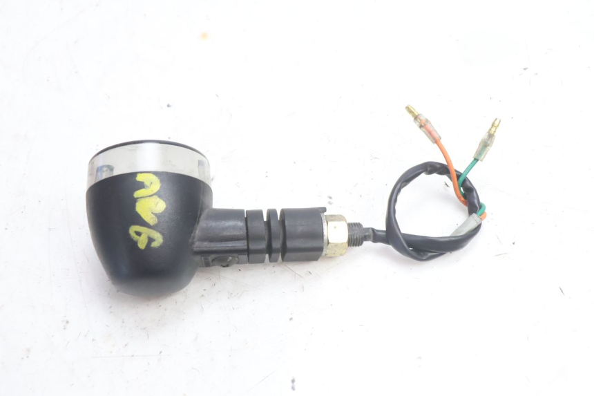 photo de FRONT LEFT TURN SIGNAL DAELIM VJ ROADWIN 125 (2004 - 2007) - Technical close-up
