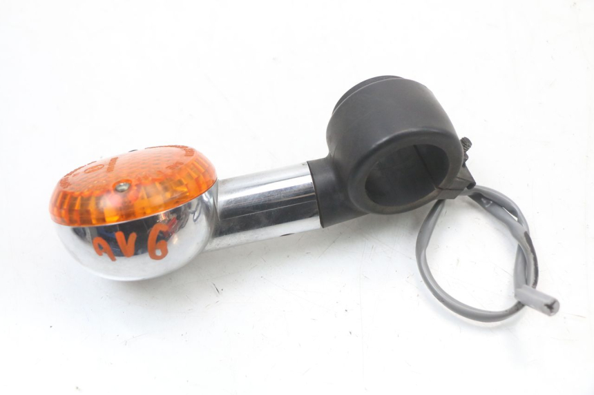 photo de FRONT LEFT TURN SIGNAL  SUZUKI VL INTRUDER 125 (2004 - 2007) - Zoom on usage condition