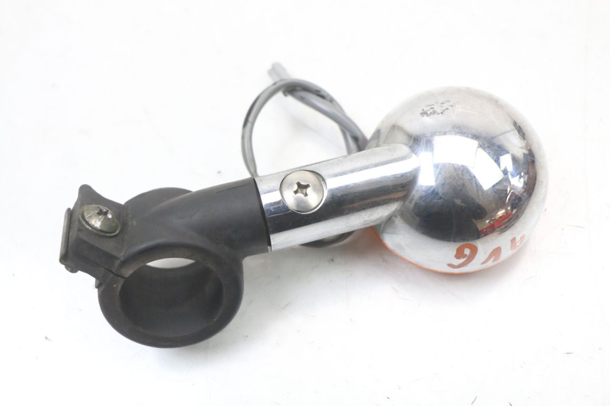 photo de FRONT LEFT TURN SIGNAL  SUZUKI VL INTRUDER 125 (2004 - 2007) - Technical close-up