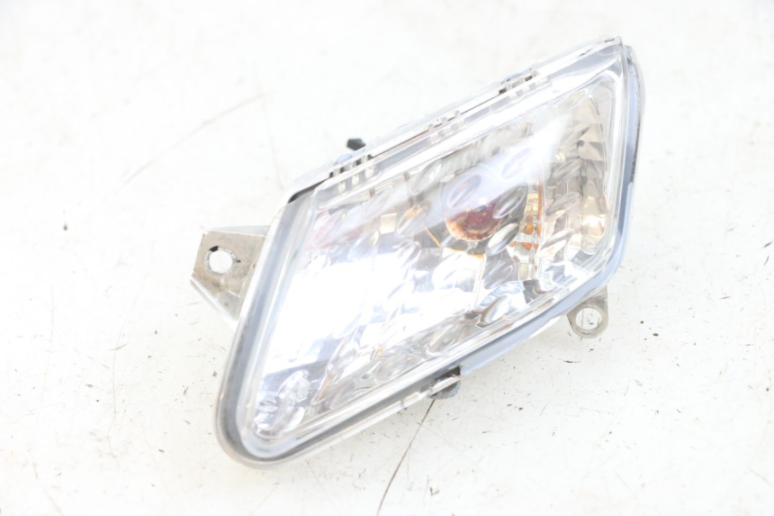 photo de LEFT FRONT TURN SIGNAL YAMAHA XMAX X-MAX 125 (2006 - 2009) - Technical close-up