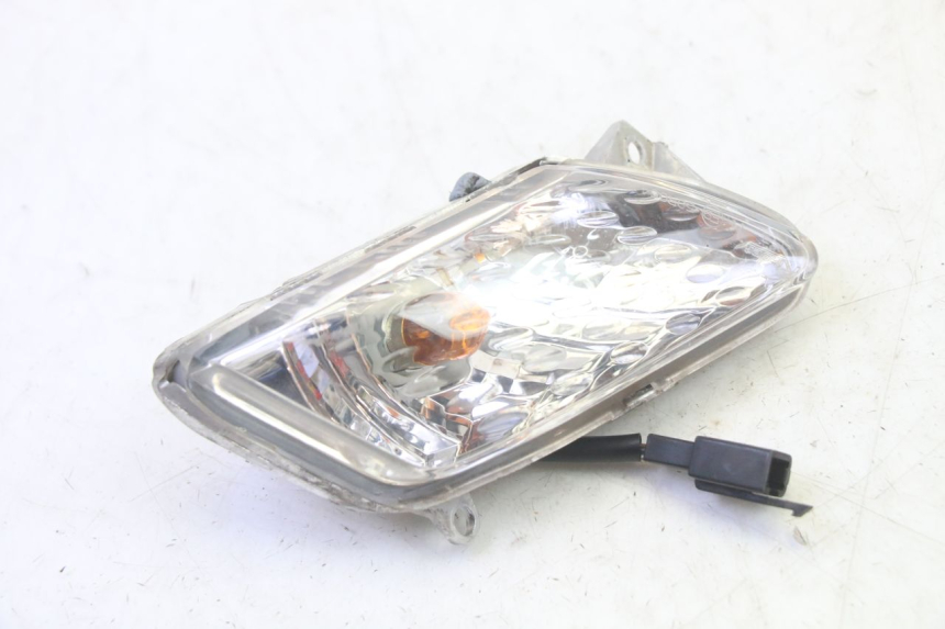 photo de LEFT FRONT TURN SIGNAL YAMAHA X-MAX XMAX 250 (2006 - 2009) - Alternative perspective