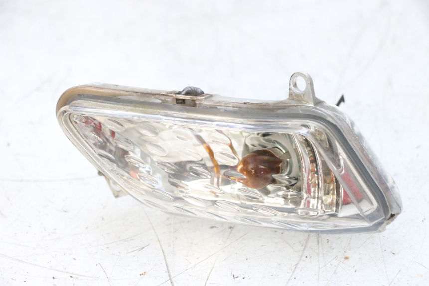 photo de LEFT FRONT TURN SIGNAL YAMAHA XMAX X-MAX 125 (2006 - 2009) - Technical close-up